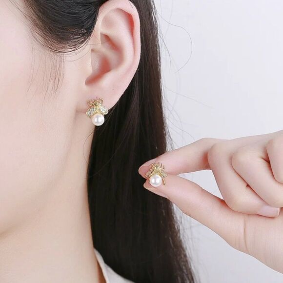 Golden Honeybee Pearl Stud Earrings - Picture 4 of 4